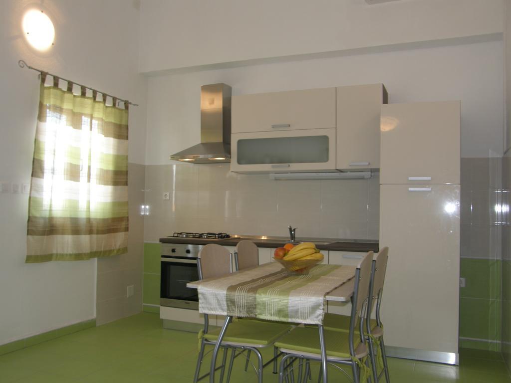 Apartments Marino Povljana Bagian luar foto